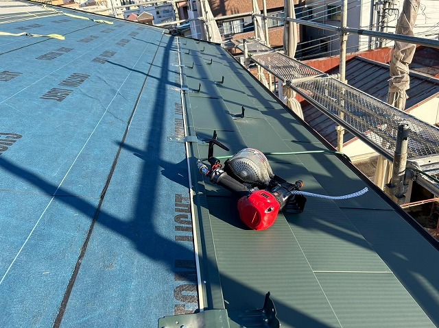 甲府市　屋根カバー工事